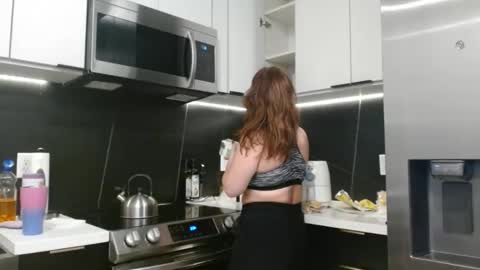 Hazel online show from October 27, 2025, 8:35 pm