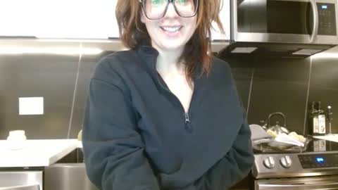 Hazel online show from November 2, 2025, 1:46 pm