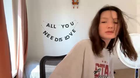 Kira online show from May 22, 2026, 11:38 am