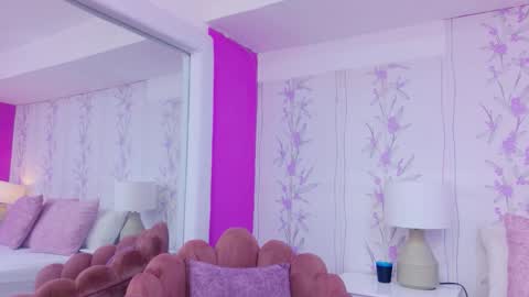 HazelMoret online show from September 26, 2025, 11:36 am