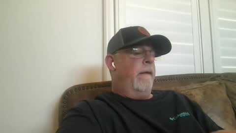 Snapshot of hdeuce22 chatting on May 18, 2026, 4:24 pm Hdeuce22 online show from May 18, 2026, 4:24 pm