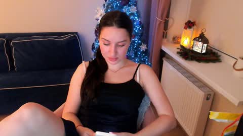 Snapshot of heaven_chloe chatting on December 17, 2024, 7:48 pm Heaven girl online show from December 17, 2024, 7:48 pm