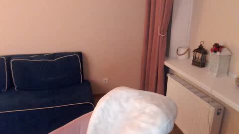 Snapshot of heaven_chloe chatting on February 20, 2025, 11:43 pm Heaven girl online show from February 20, 2025, 11:43 pm