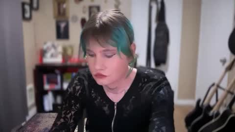 Snapshot of heavensentttt chatting on December 5, 2024, 7:05 am Saoirse online show from December 5, 2024, 7:05 am