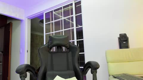 Snapshot of heavy_thor chatting on March 2, 2025, 1:47 am Thor online show from March 2, 2025, 1:47 am