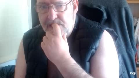 Snapshot of hechizodeluz chatting on April 19, 2026, 3:11 pm Hechizo online show from April 19, 2026, 3:11 pm