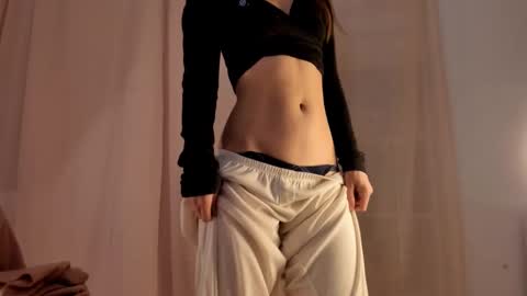 Snapshot of hee_jeen chatting on January 8, 2025, 3:51 am Jeen online show from January 8, 2025, 3:51 am