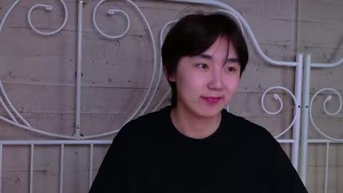 HEEJIN online show from March 28, 2026, 4:23 am