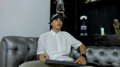 heellboy_ online show from November 27, 2025, 2:35 am