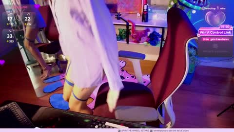 Snapshot of heidiluceous chatting on January 15, 2025, 6:12 am Heidi brunette Foxy red head and Carrie blondie online show from January 15, 2025, 6:12 am