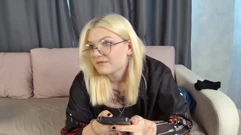 Snapshot of heidipierce chatting on May 22, 2026, 10:54 am Emma online show from May 22, 2026, 10:54 am