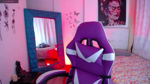 Heidy online show from October 2, 2025, 1:18 pm