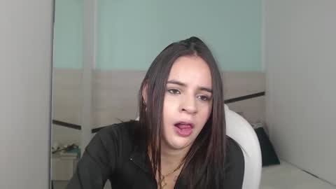 Snapshot of heidy_hoiss chatting on December 23, 2024, 8:36 pm Heidy online show from December 23, 2024, 8:36 pm