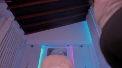 Heidy online show from October 25, 2025, 4:09 am