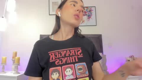 Snapshot of helen_mooree chatting on April 29, 2026, 12:42 pm Helen online show from April 29, 2026, 12:42 pm