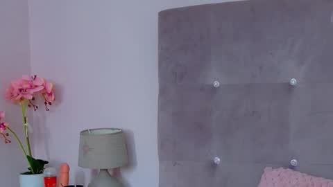 Snapshot of helenceccile chatting on February 25, 2026, 6:01 am Helen online show from February 25, 2026, 6:01 am