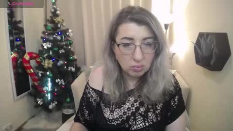 helenenigma online show from December 19, 2025, 7:43 pm