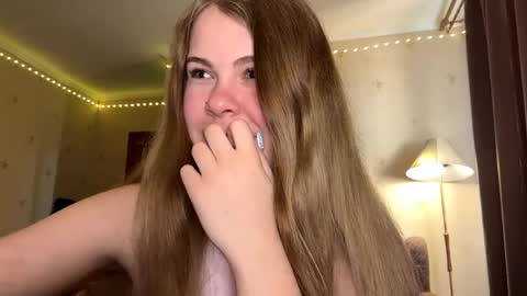 Chloe online show from May 8, 2026, 7:25 am