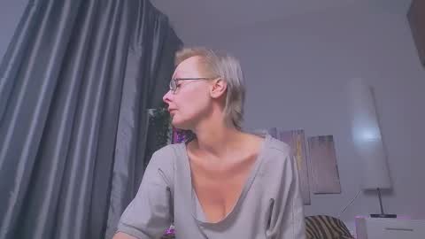 Snapshot of helgahimmele chatting on March 4, 2025, 9:32 pm Helga online show from March 4, 2025, 9:32 pm