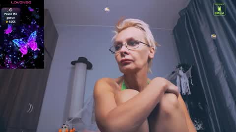 Snapshot of helgahimmele chatting on October 18, 2025, 2:40 pm Helga online show from October 18, 2025, 2:40 pm