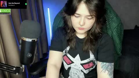 Snapshot of hell_hotline chatting on May 5, 2026, 8:28 pm Red online show from May 5, 2026, 8:28 pm