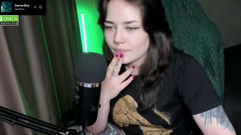 Snapshot of hell_hotline chatting on June 6, 2026, 6:34 pm Red online show from June 6, 2026, 6:34 pm