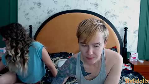 Snapshot of helldollz chatting on October 22, 2025, 8:47 am HellDollz  online show from October 22, 2025, 8:47 am