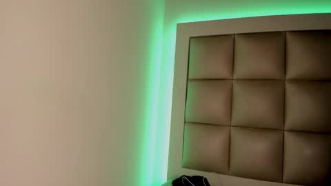 hellen__smith_ online show from February 15, 2026, 7:51 am