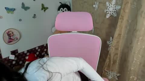 Snapshot of hellen_garcia chatting on June 18, 2026, 4:35 am Hellen online show from June 18, 2026, 4:35 am
