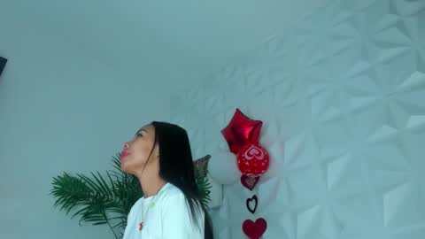 hellen     online show from February 16, 2026, 7:10 pm