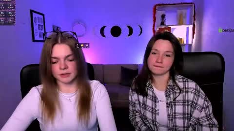 Helli online show from April 15, 2026, 7:54 pm