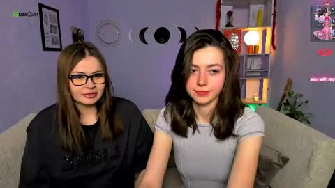 Helli online show from April 22, 2026, 7:26 pm