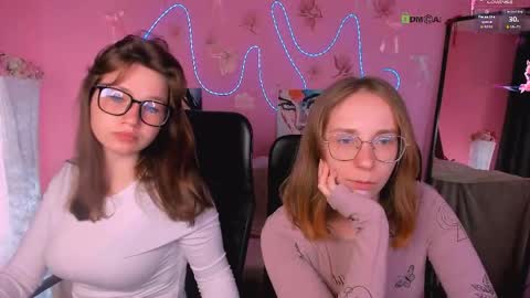 Snapshot of helli_belli chatting on June 1, 2026, 7:04 pm Helli online show from June 1, 2026, 7:04 pm