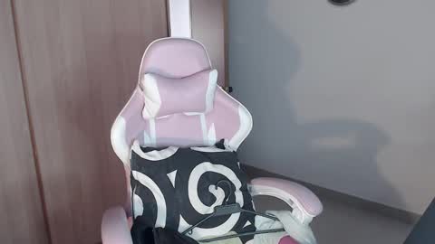 Snapshot of hello_demonkitty chatting on September 16, 2025, 5:36 pm SIMONA  online show from September 16, 2025, 5:36 pm