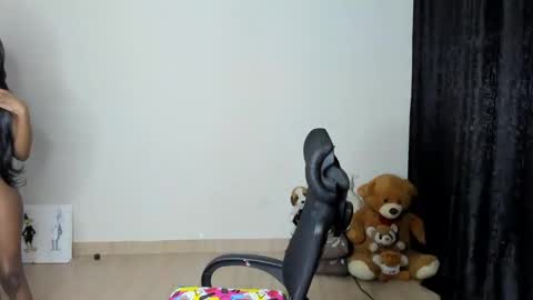 Snapshot of hellotitty_ chatting on February 17, 2025, 2:20 am Sandy online show from February 17, 2025, 2:20 am