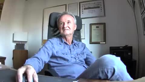 Snapshot of helmut227 chatting on November 7, 2025, 2:17 pm helmut227 online show from November 7, 2025, 2:17 pm