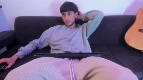 Snapshot of henrik_senn chatting on March 18, 2026, 9:01 am henrik_senn online show from March 18, 2026, 9:01 am