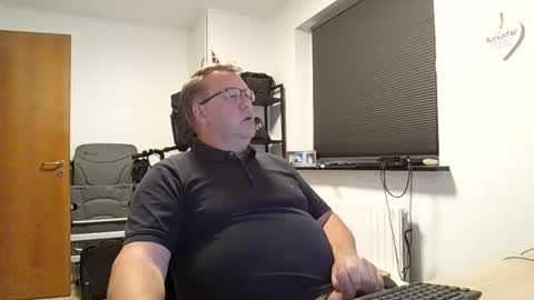 henrikrp1971 online show from November 8, 2025, 3:34 pm