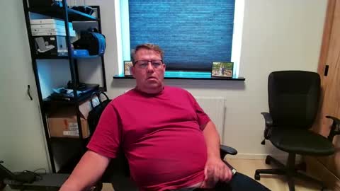 henrikrp1971 online show from April 1, 2026, 11:11 am