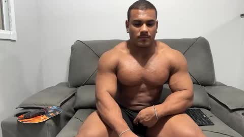 Snapshot of henrimusclee chatting on March 12, 2025, 9:35 pm Henri online show from March 12, 2025, 9:35 pm