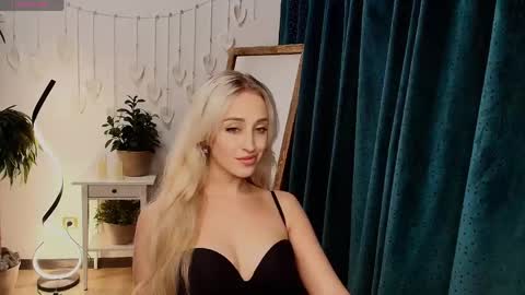 Elise online show from May 14, 2026, 2:29 am