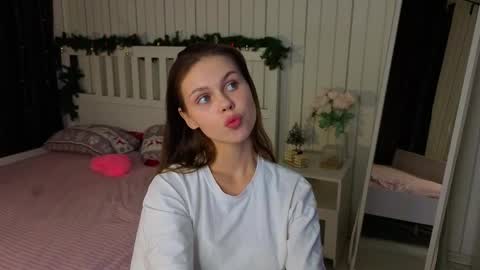 Nicole online show from March 16, 2026, 9:08 pm