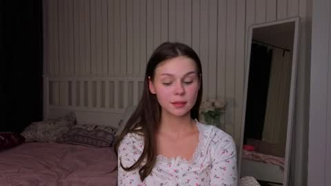 Nicole online show from April 2, 2026, 8:39 pm