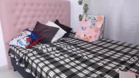 Snapshot of hermione_sweet18 chatting on December 15, 2024, 1:02 am Alana online show from December 15, 2024, 1:02 am