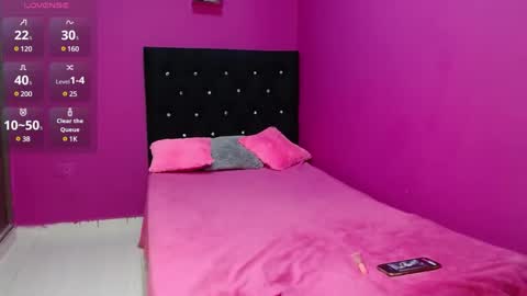 Snapshot of hermione_sweet18 chatting on February 19, 2025, 1:40 am Alana online show from February 19, 2025, 1:40 am