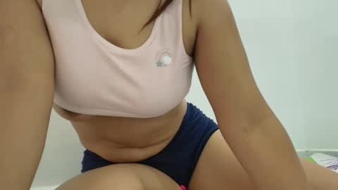 Charlotte Y Crystal online show from December 3, 2025, 5:22 pm