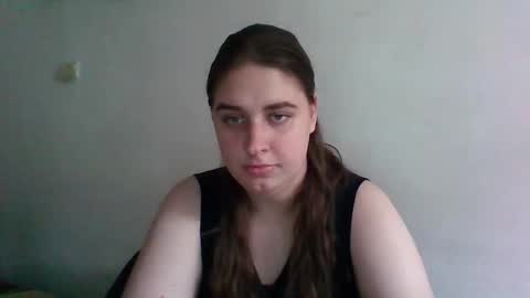 hess_luna_ online show from September 29, 2025, 10:31 am