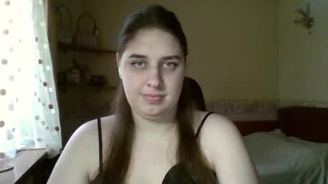 hess_luna_ online show from February 4, 2026, 9:59 am