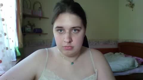 hess_luna_ online show from July 16, 2026, 9:04 am