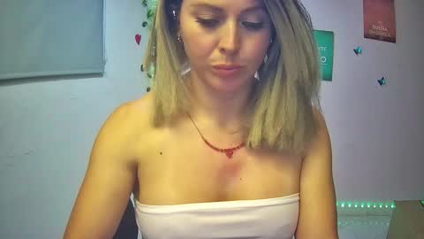 Hestesiaxx online show from November 15, 2025, 2:09 am